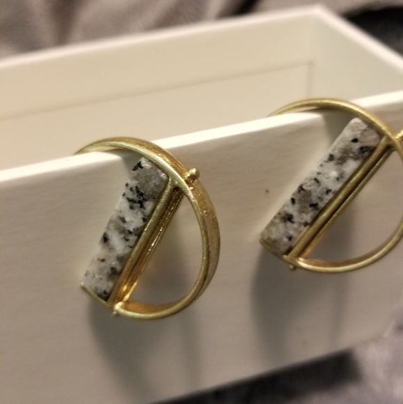 *GIFTED* Hoop earrings - Picture 3 of 5